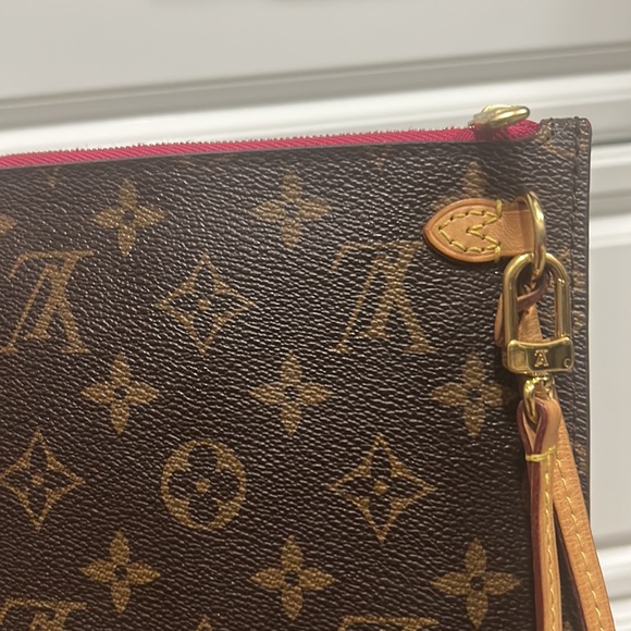 Authentic Louis Vuitton Monogram Neverfull Pochette - Picture 8 of 9